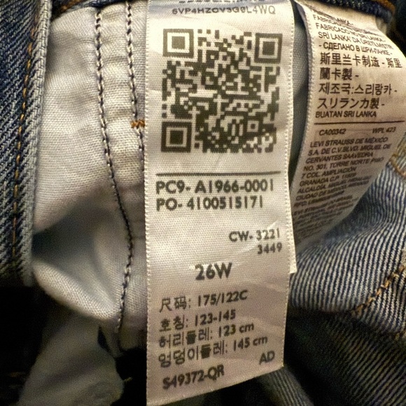 LEVI’S HIGH WAISTED MOM DENIM JEAN SHORTS MED WASH WOMENS 26W NEW WITH TAGS - Picture 7 of 9